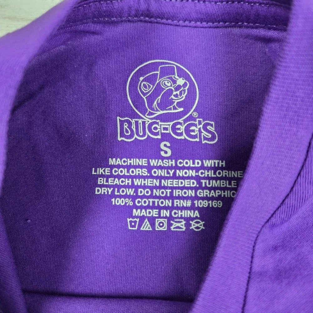 Buc-ee's T-Shirt Unisex Small Purple Mardi Gras Jester Card Glitter Short Sleeve